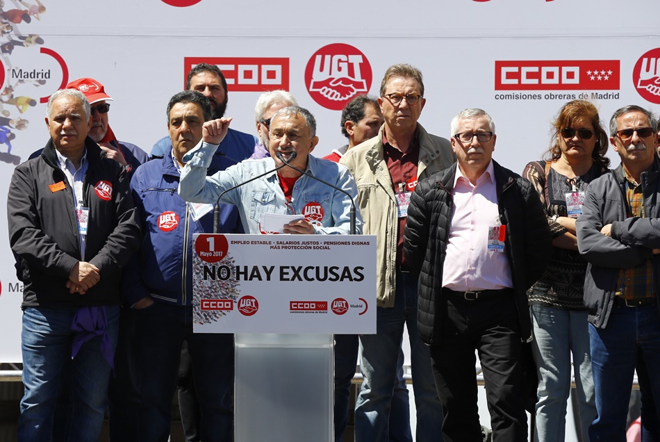 Los secretarios generales de CCOO y UGT, Ignacio Fernández Toxo y Pepe Álvarez,  al final de la manifestación del Primero de Mayo en Madrid.