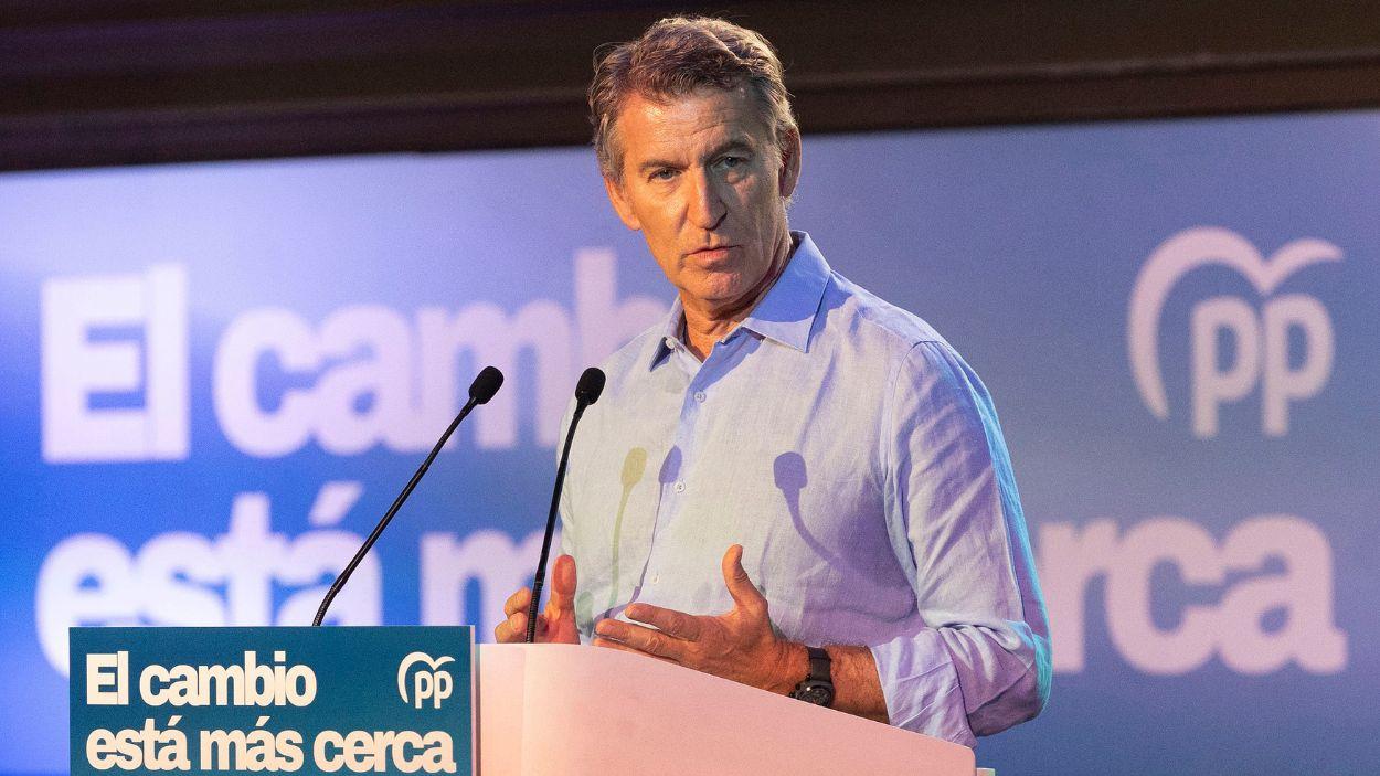 El presidente del PP, Alberto Núñez Feijóo, interviene durante la clausura del II Foro de Diputaciones, Cabildos y Consells del Partido Popular, en el Auditorio de Castellón. EP.