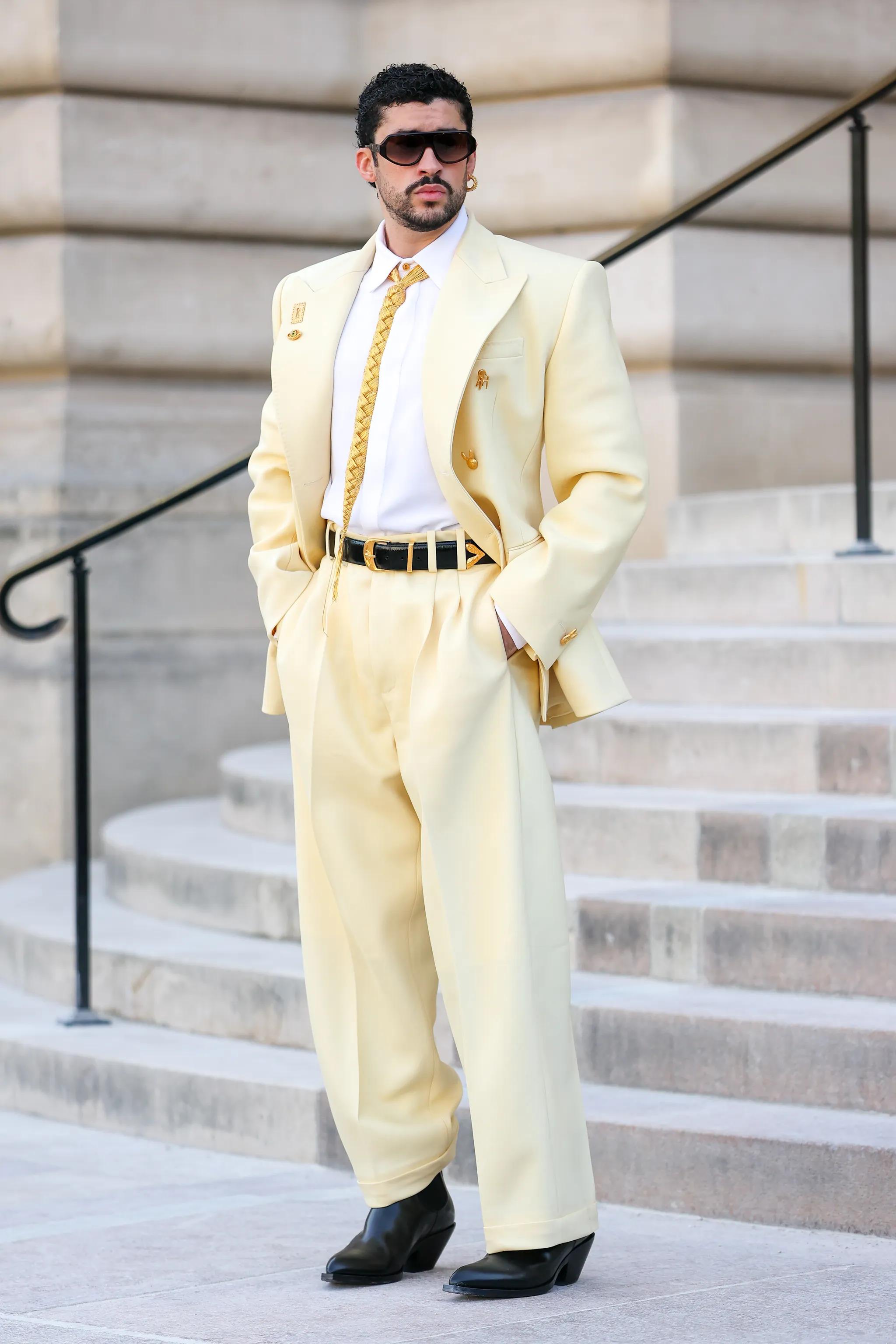 Bad Bunny en el desfile de Schiaparelli Bad Bunny en el desfile de Schiaparelli