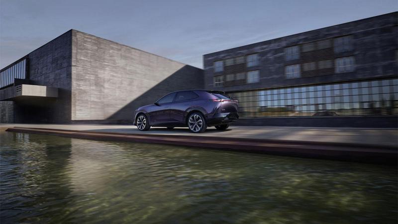 mazda cx 6e trasera