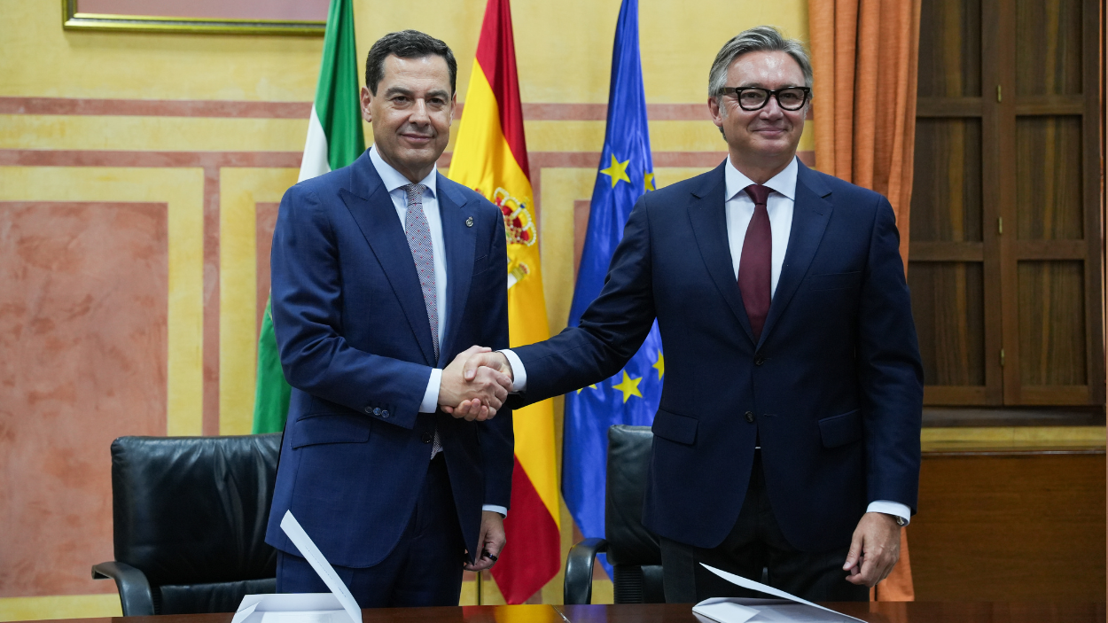 Juanma Moreno y Manuel Gavira suscriben el 'Acuerdo de Gobierno y Estabilidad para Andalucía’. EP