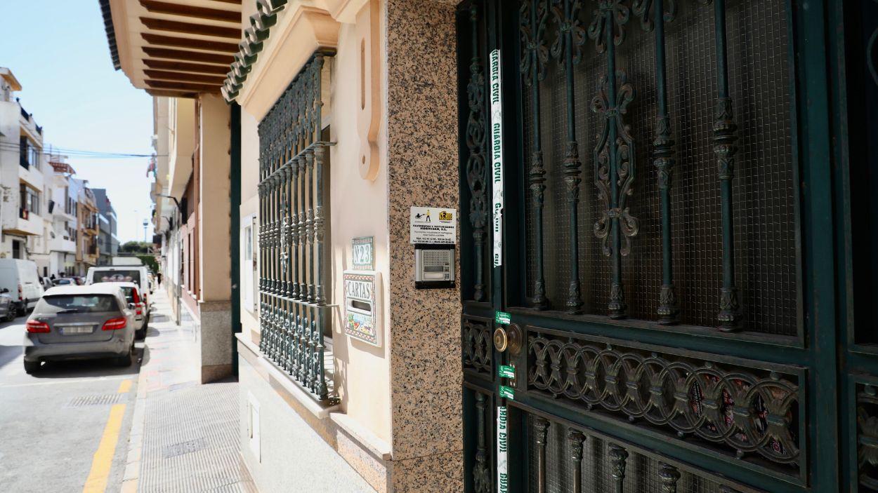 Vivienda de la calle Tulipán de Las Lagunas de Mijas donde se investigan las muertes de dos personas en un incendio. EP.