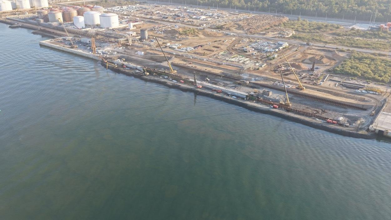 Obras del proyecto Muelle Sur en el Puerto de Huelva. MOEVE