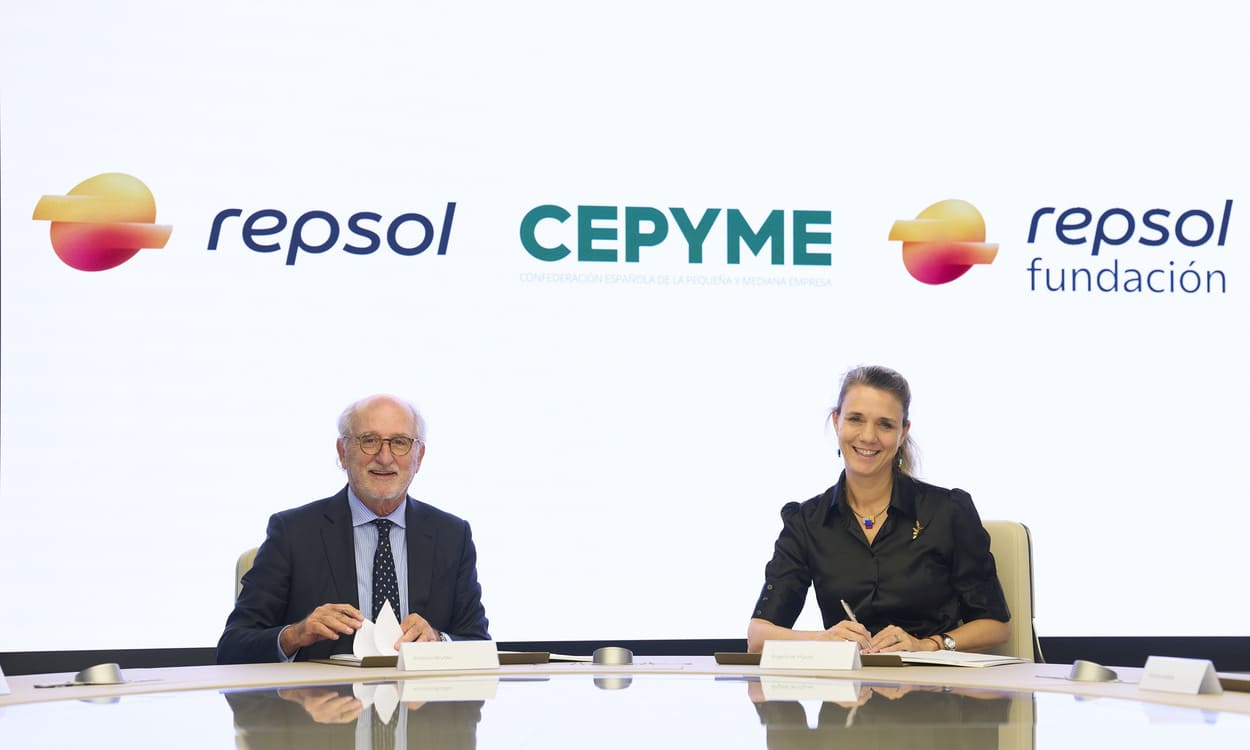 El presidente de Repsol, Antonio Brufau, y la presidenta de Cepyme, Ángela de Miguel. CEPYME
