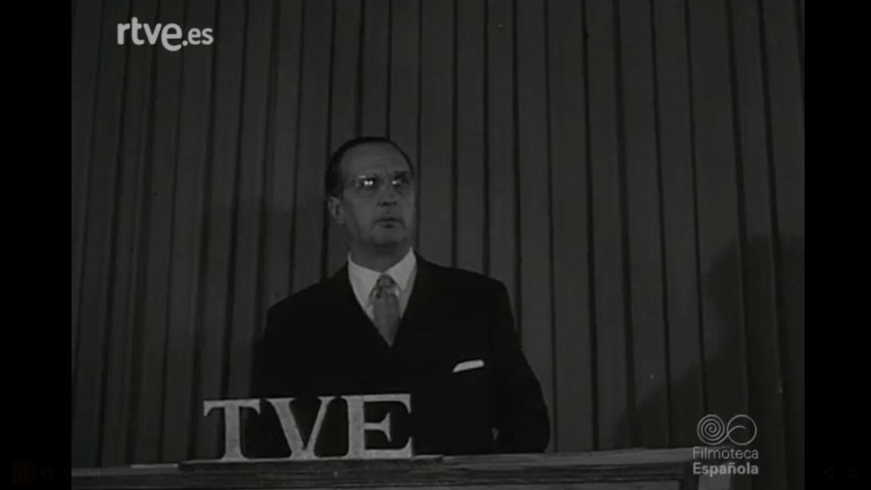 Arias-Salgado durante su discurso por la primera emisión de TVE. RTVE.