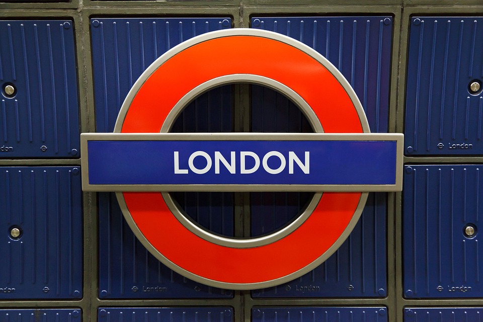 Logotipo del Metro de Londres.