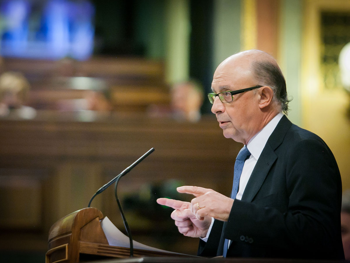 El ministro de Hacienda, Cristobal Montoro, defendiendo los PGE2017 en el Congreso