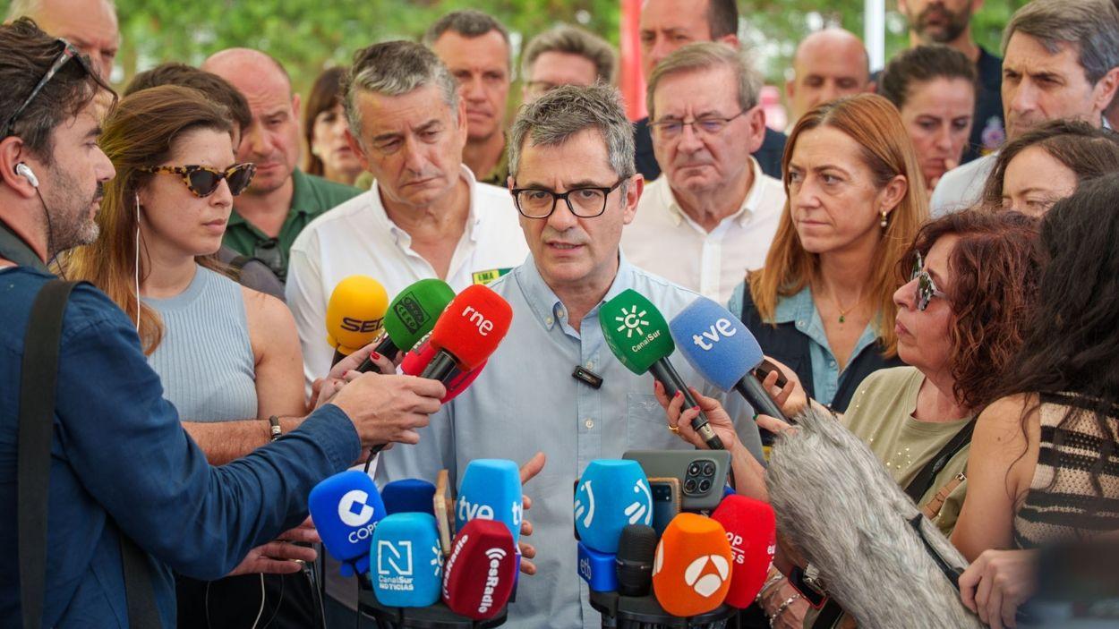El ministro de Presidencia, Justicia y Relaciones con las Cortes, Félix Bolaños, atiende a los medios en Turre (Almería) / EP