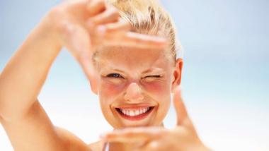 Los 10 productos para el cuidado de la piel que arrasan este verano hidratan, protegen y ayudan a lucir un rostro radiante