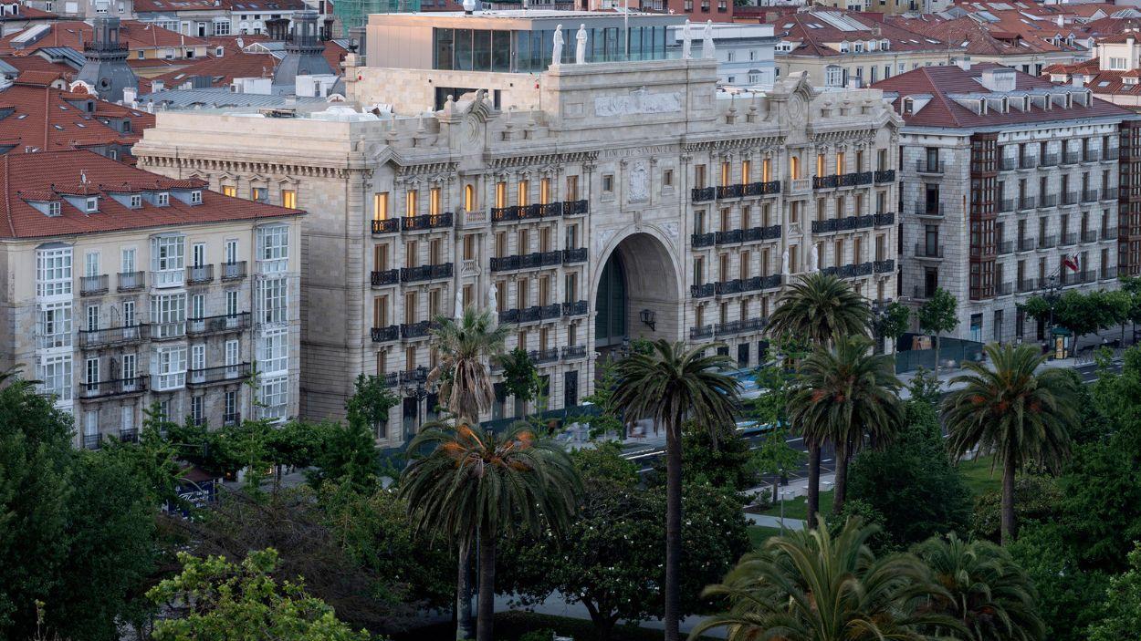 Este es el Edificio Pereda, convertido ahora en el proyecto cultural Faro Santander. Allí estuvo la primera sede del Banco en la ciudad cántabra