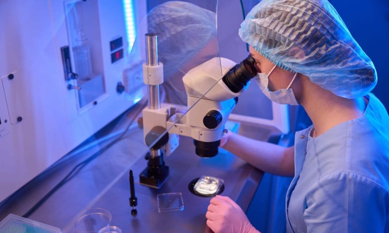 Trabajo en laboratorio | Foto de 123RF/svitlanahulko