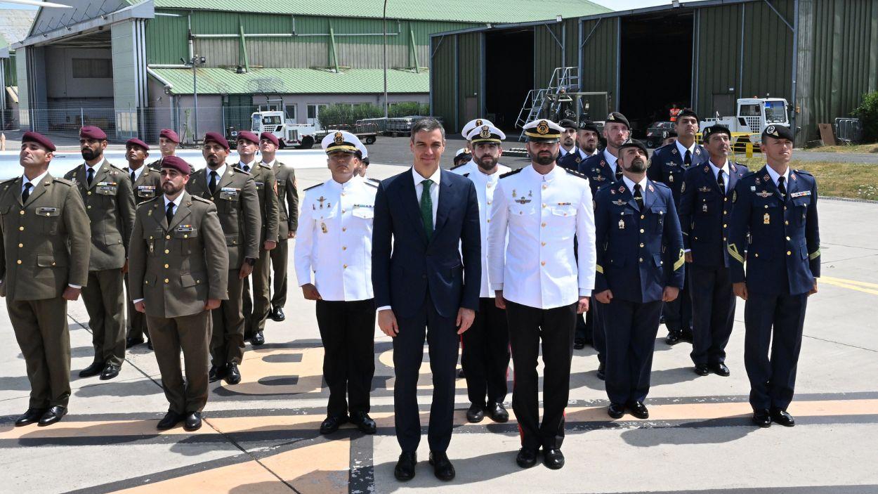 El presidente del Gobierno, Pedro Sánchez, durante el desfile militar con motivo de la Fiesta Nacional de Francia. EP.