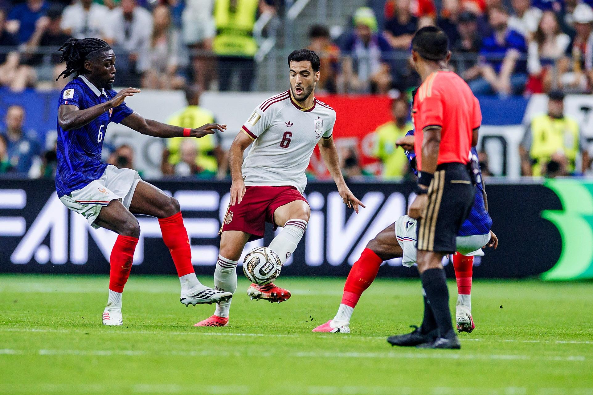 Mikel Merino durante el Francia-España