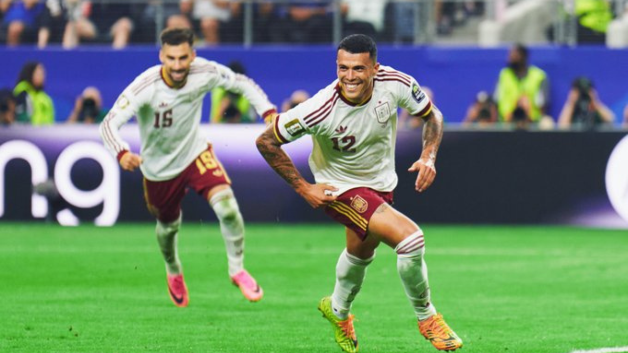 Pedro Porro celebra su gol ante Francia. X