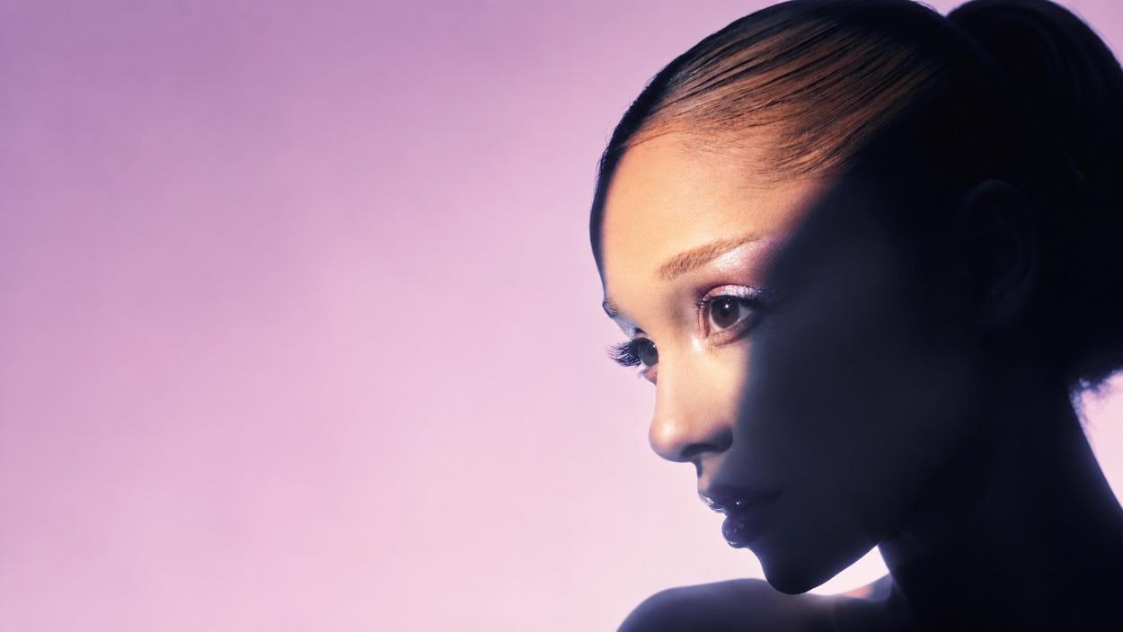 Ariana Grande presenta Cloud Aurora