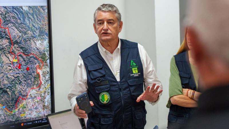 El consejero de presidencia, sanidad y emergencia, Antonio Sanz en el PMA del incendio forestal de los Gallardos / EP El consejero de presidencia, sanidad y emergencia, Antonio Sanz en el PMA del incendio forestal de los Gallardos / EP