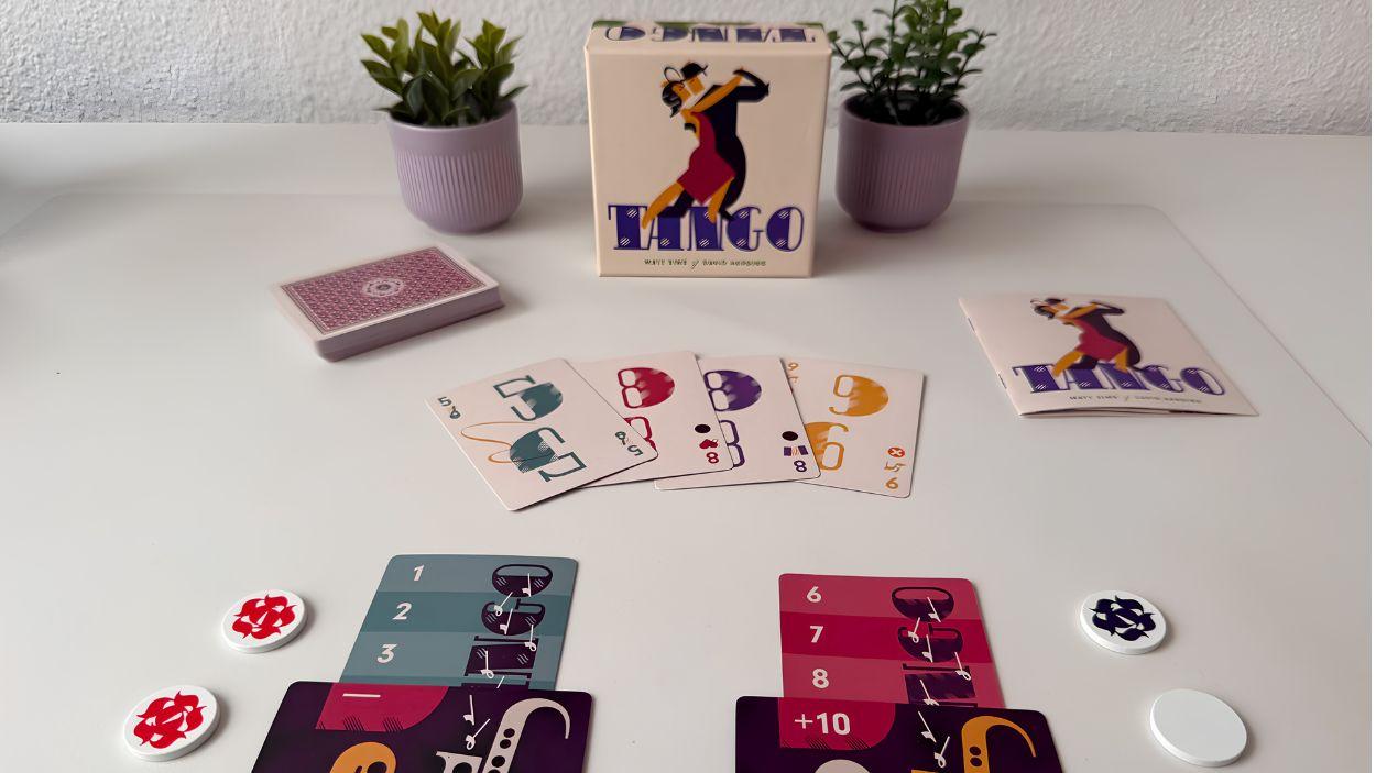 Tango es un juego de bazas para dos jugadores diseñado por Matt Sims y David Harding y publicado en España por Maldito Games