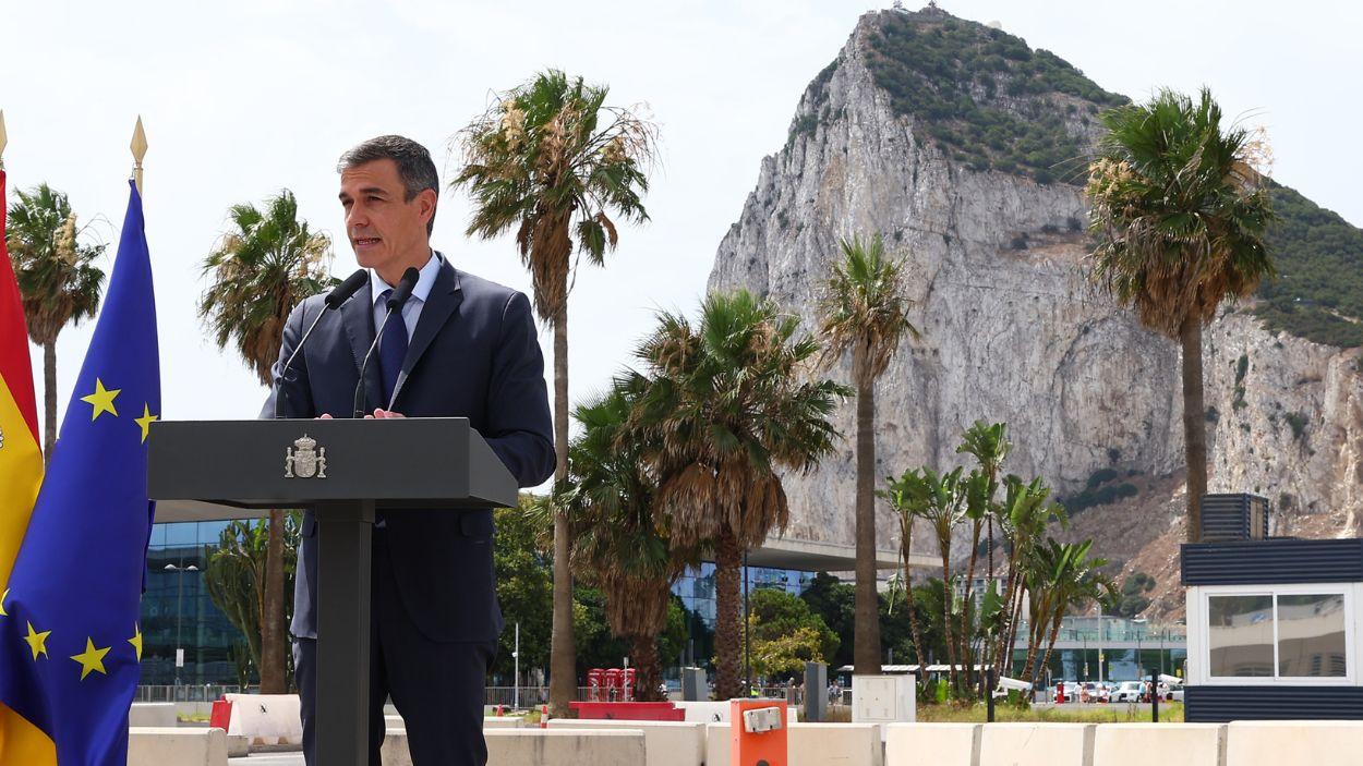 El presidente del Gobierno, Pedro Sánchez, durante el acto de demolición de la Verja de la Línea de la Concepción. EP.