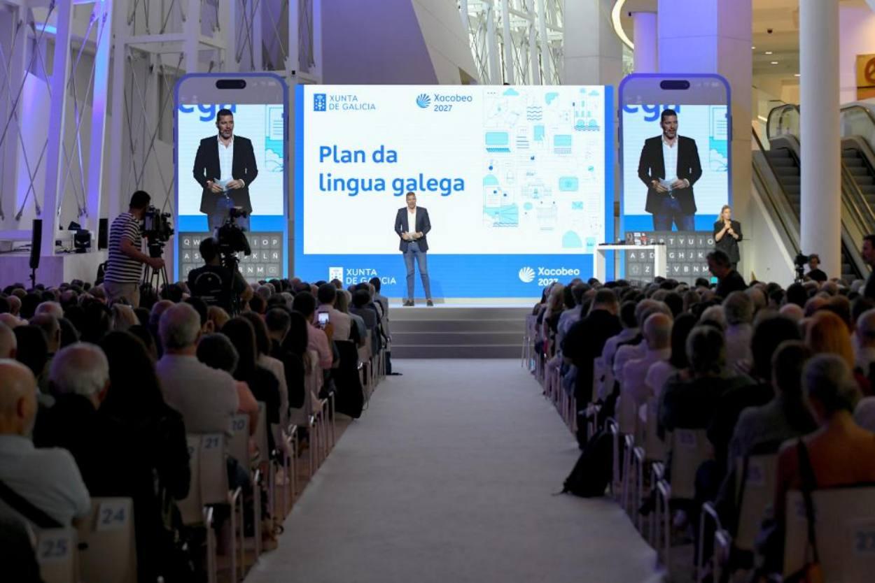 El conselleiro de Cultura, Lingua e Xuventude, José López, ayer en Santiago durante la presentación del Plan para actualizar la normativa sobre el gallego (Foto: Xunta de Galicia).