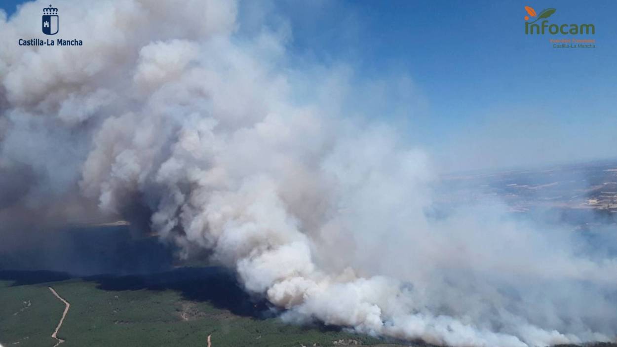 Imagen del incendio en la provincia de Guadalajara. Infocam.