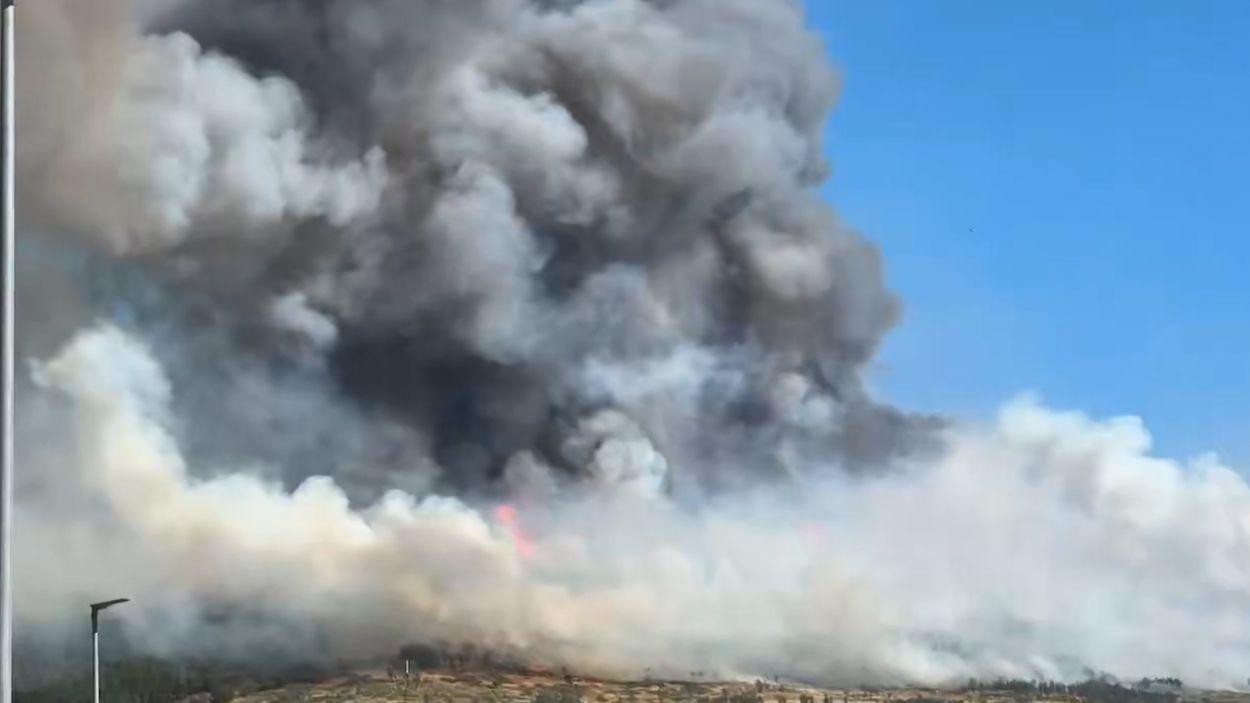 Imágenes del incendio forestal en Lozoyuela (Madrid). EP.