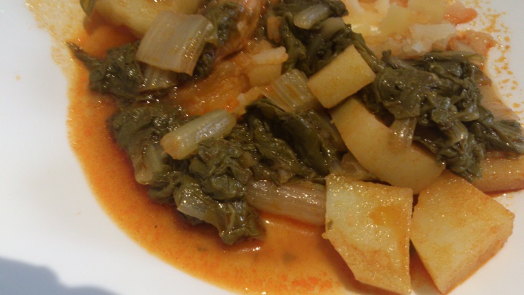 Acelgas tiernas con patatas al ajoarriero y atún rojo a la plancha con tomate