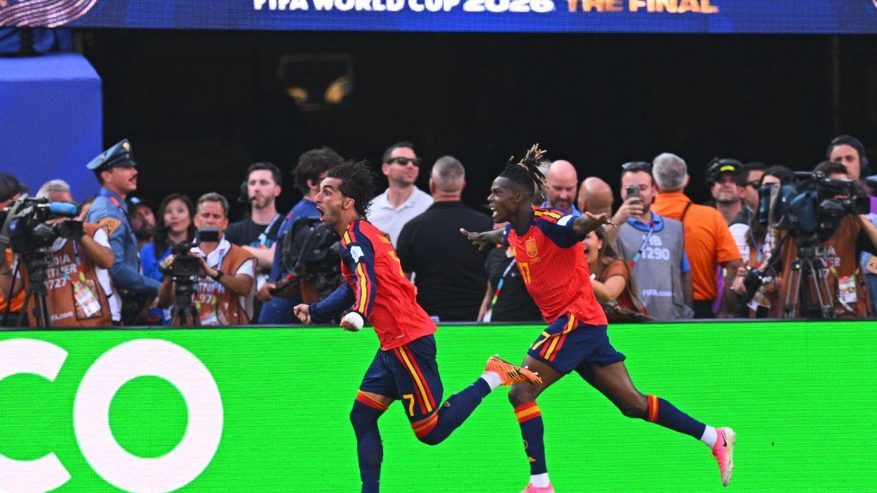 Ferrán Torres celebra junto a Nico Williams el gol que da a España su segundo Mundial. Europa Press.