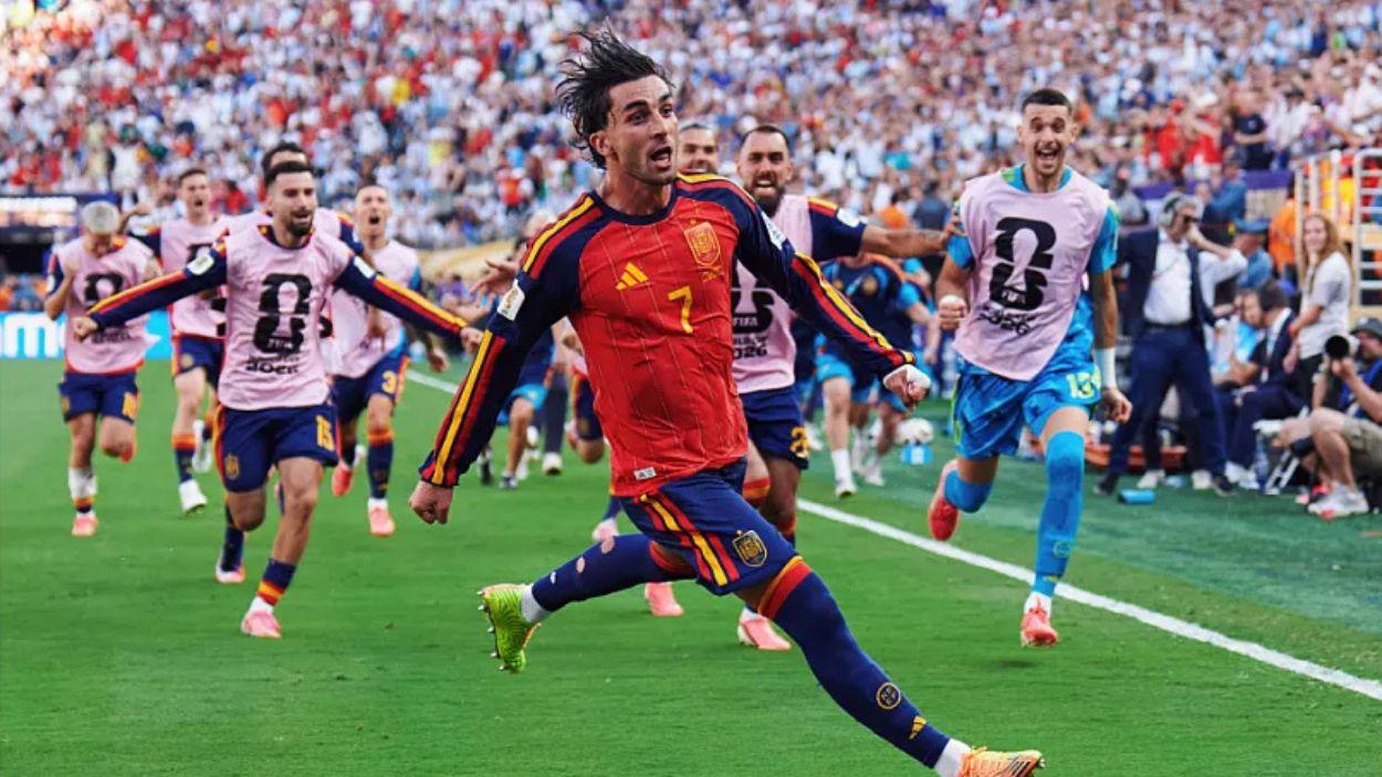 Ferran Torres celebra el gol de la final del Mundial
