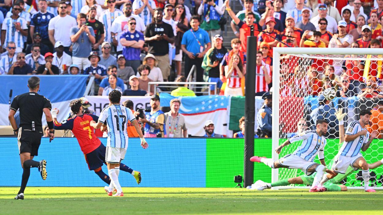 Ferran Torres instantes antes de anotar el gol de la final del Mundial ante Argentina. EP.