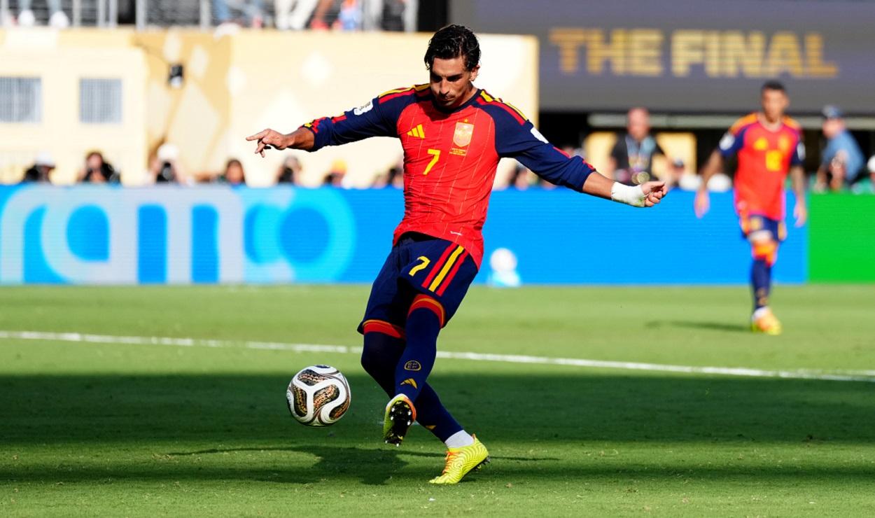 Ferrán Torres anota el gol de la final del Mundial. EP