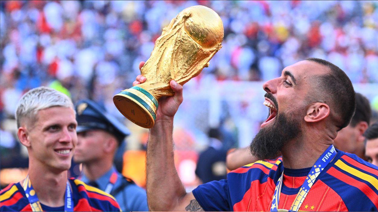 19 July 2026, US, East Rutherford: Spain's Borja Iglesias celebrates with the World Cup trophy alongside Dani Olmo following their victory in the 2026 FIFA World Cup final soccer match against Argentina at New York-New Jersey Stadium (MetLife Stadium). EP.