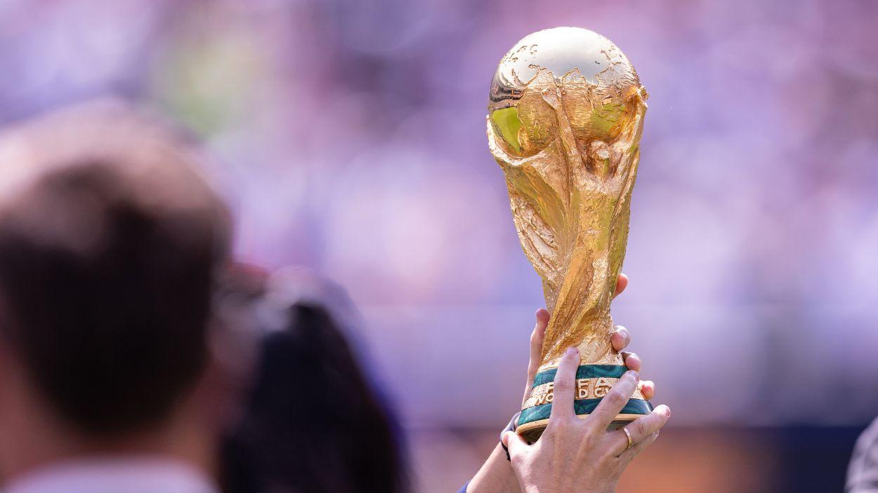 España reúne las dos coronas del fútbol. EP.