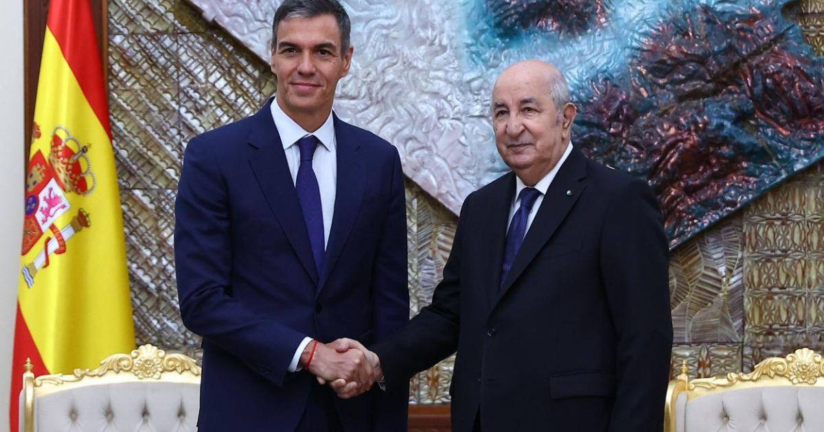 Sánchez acuerda en Argelia el incremento del suministro de gas y cierra una próxima cumbre para octubre