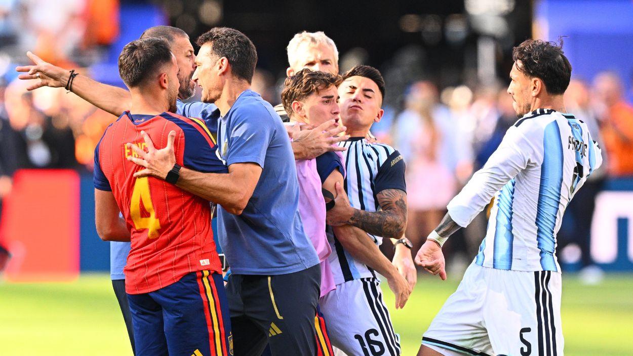La FIFA abre expediente a Argentina tras la final del Mundial por los altercados ante España. RTVE.