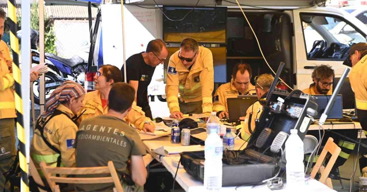 El incendio de Guadalajara obliga a evacuar otros cuatro pueblos, mantiene 14 confinados y amenaza ya a Soria