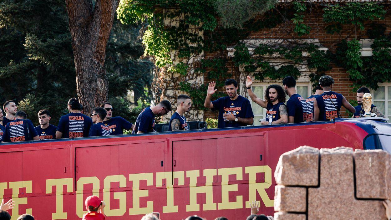 Los jugadores de la selección española de fútbol, ganadora de la Copa Mundial de la FIFA 2026, salen del Complejo de la Moncloa. EP.