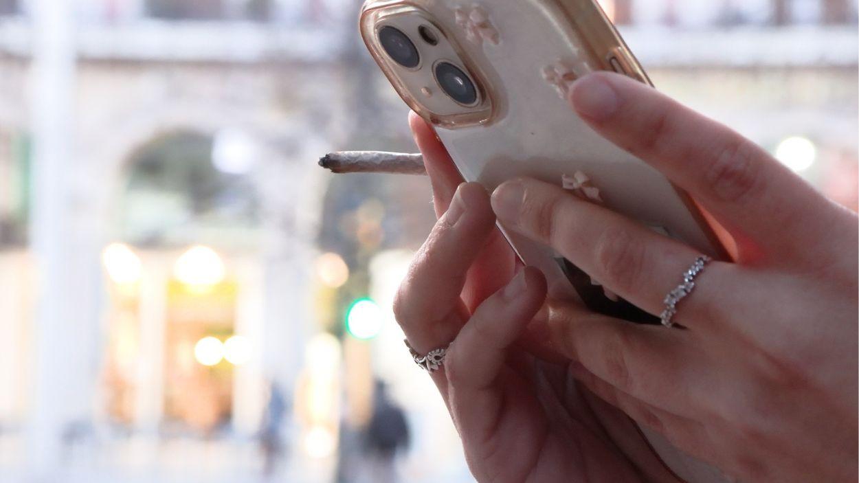 El proyecto de ley antitabaco prohíbe fumar en terrazas, entre otras cosas© EP
