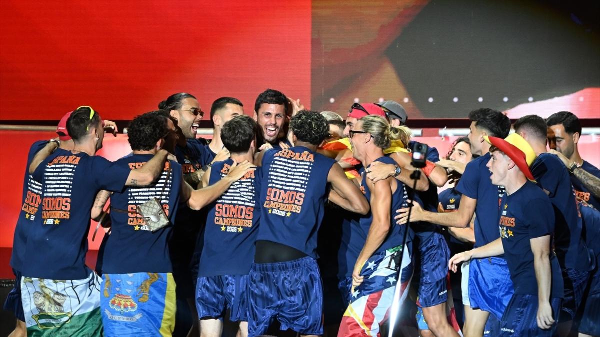 Jugadores de la selección celebrando en Cibeles| EP