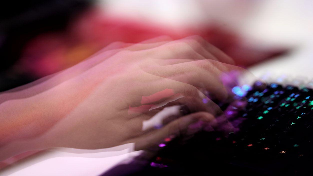 Imagen de recurso de manos manejando un teclado. EP/Archivo.