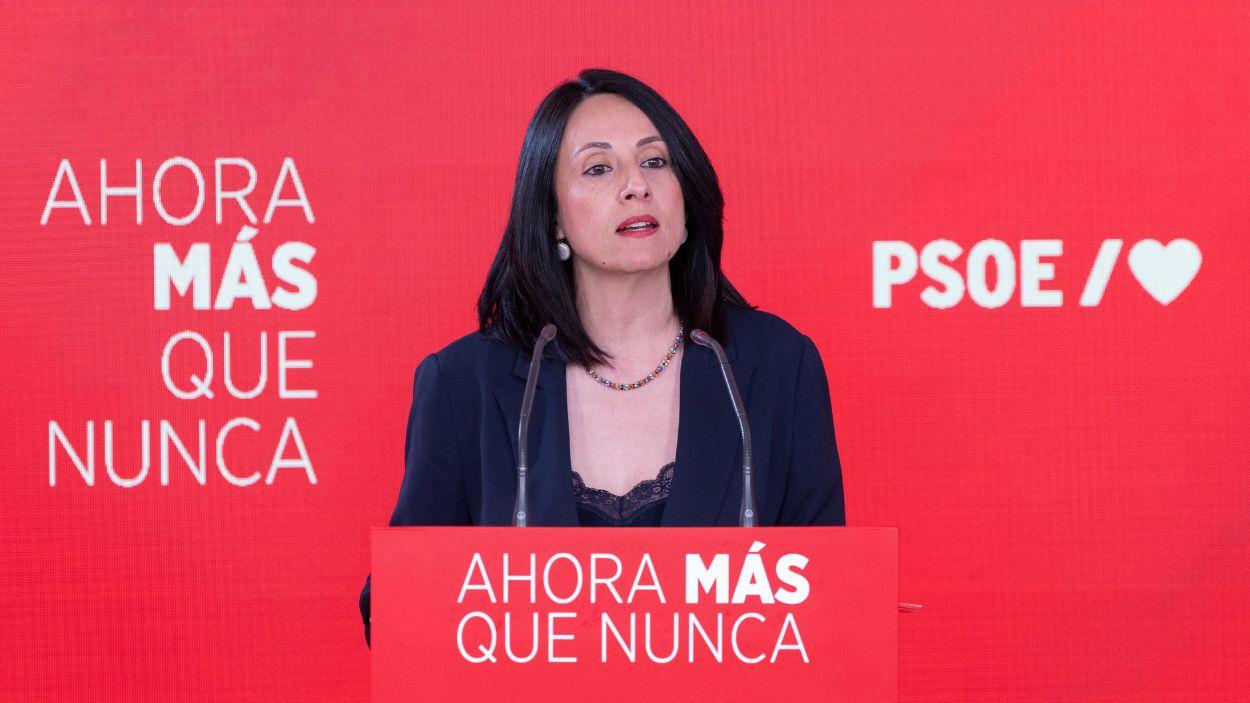 La secretaria de Organización del PSOE, Rebeca Torró, en una declaración desde Ferraz. EP.