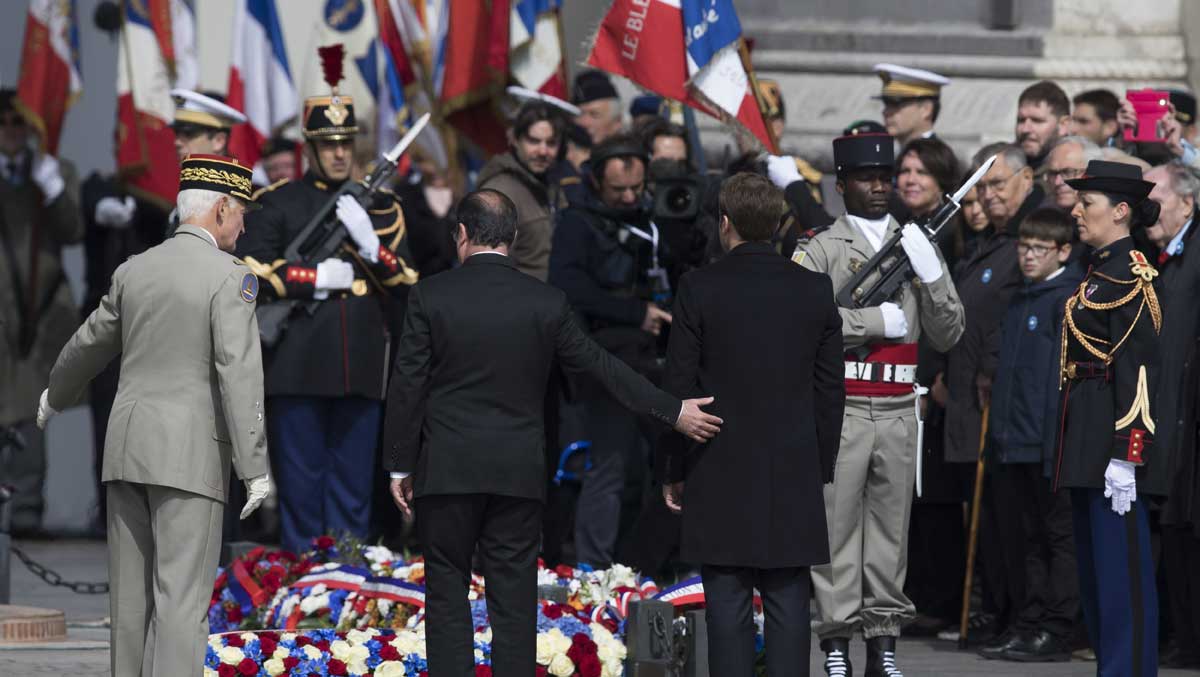 Ceremonia en París por el Día de la Victoria, para homenajear a las víctimas de la Segunda Guerra Mundial. 