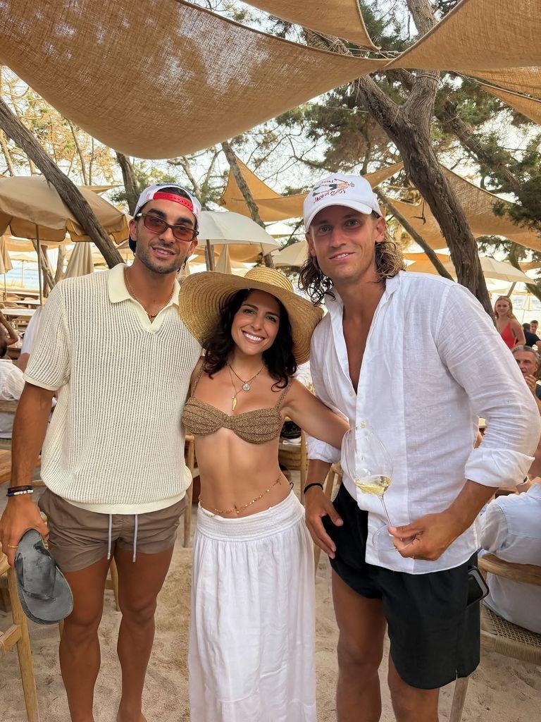 Ferran Torres y Marcos Llorente en Ibiza junto a la abogada e influencer Stephanie Mendoza Ferran Torres y Marcos Llorente en Ibiza junto a la abogada e influencer Stephanie Mendoza