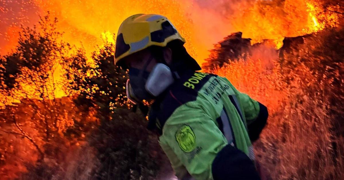 El Gobierno de Ayuso delega en Sánchez la gestión del incendio de Madrid