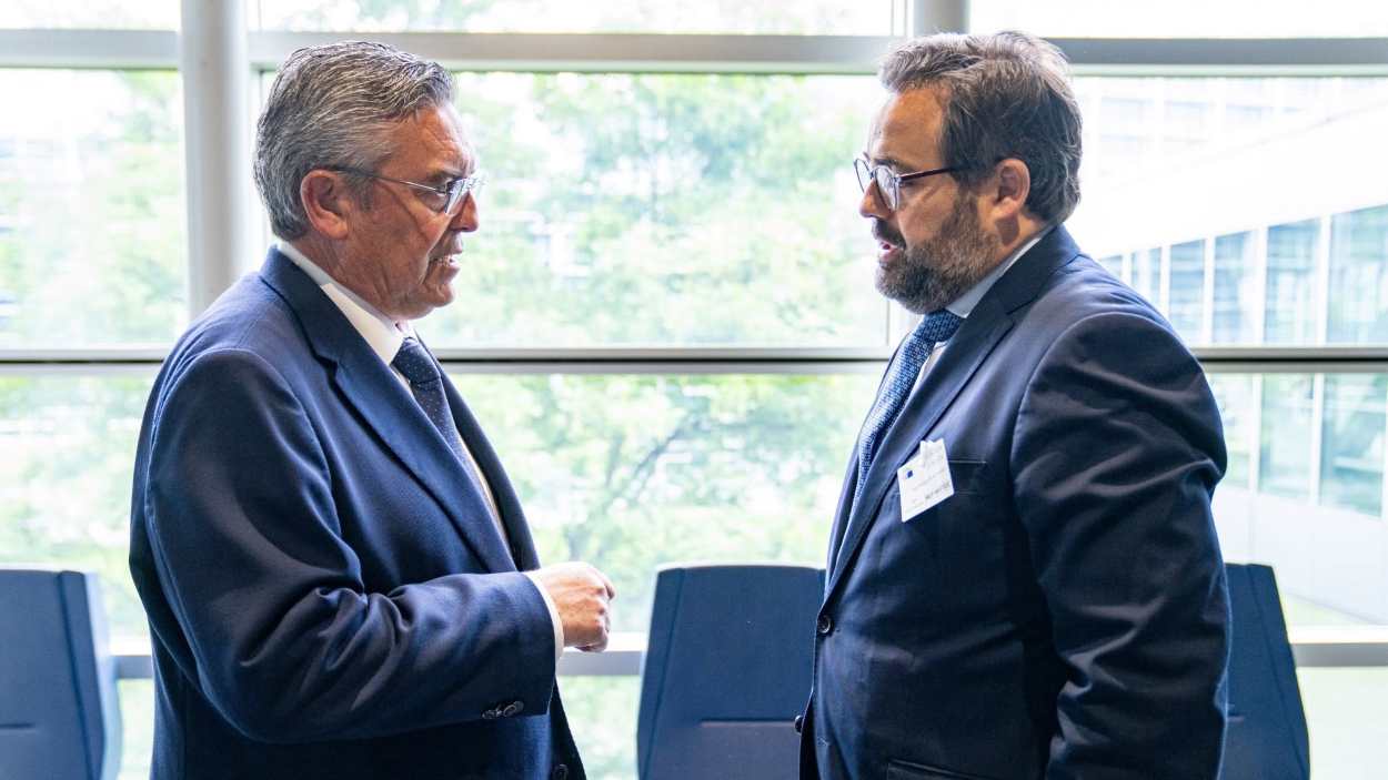 Paco Núñez (dcha.) junto a Santiago Lucas-Torres, vicepresidente segundo de las Cortes de Castilla-La Mancha y hombre fuerte del PP en la región. EP.