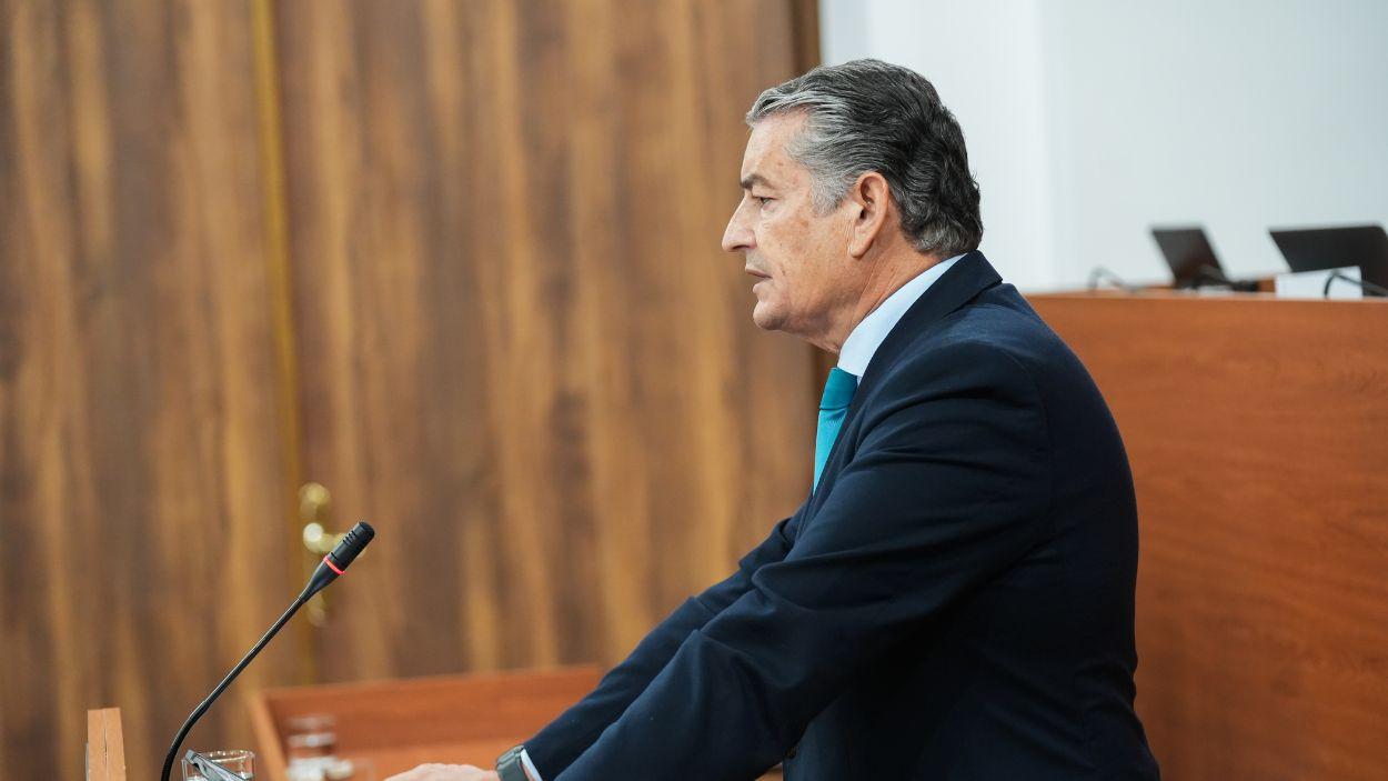 El vicepresidente primero y consejero de Presidencia, Sanidad y Emergencias, Antonio Sanz, interviene en el Pleno del Parlamento andaluz / EP
