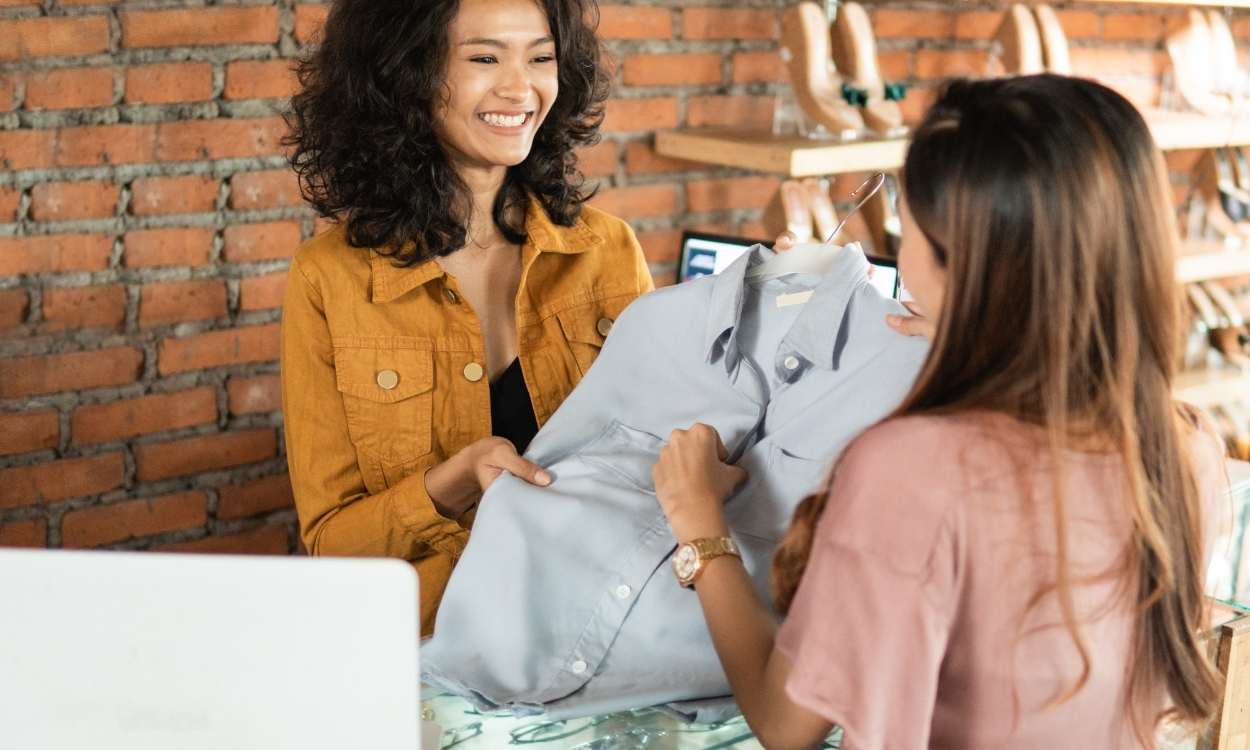 ¿Qué ocurre con la ropa que nadie compra? Responde a este cuestionario sobre residuos textiles, devoluciones, reciclaje y moda sostenible.