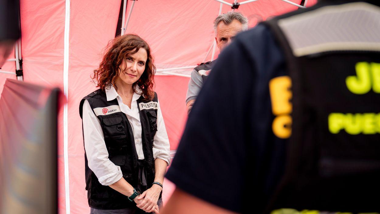 La presidenta de la Comunidad de Madrid, Isabel Díaz, durante una visita el Puesto de Mando Avanzado (PMA) por el incendio de Almorox, a 23 de julio de 2026, en Cenicientos, Madrid. EP.