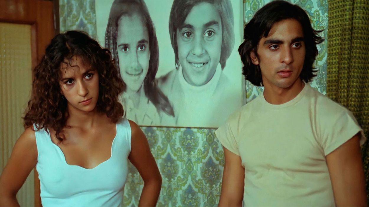 Fotograma de la película 'Colegas', de Eloy de la Iglesia, en el que aparecen Rosario y Antonio Flores. 