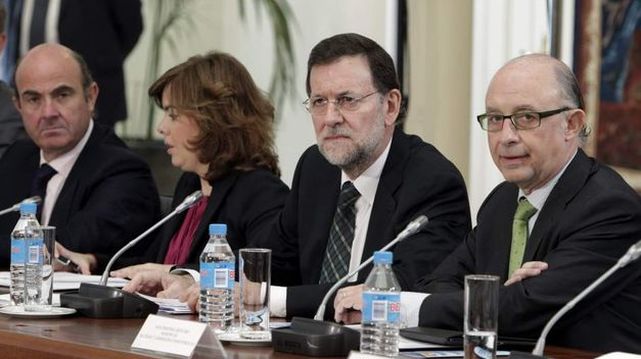 Rajoy, la Vicepresidenta y los ministros de Economía y Hacienda
