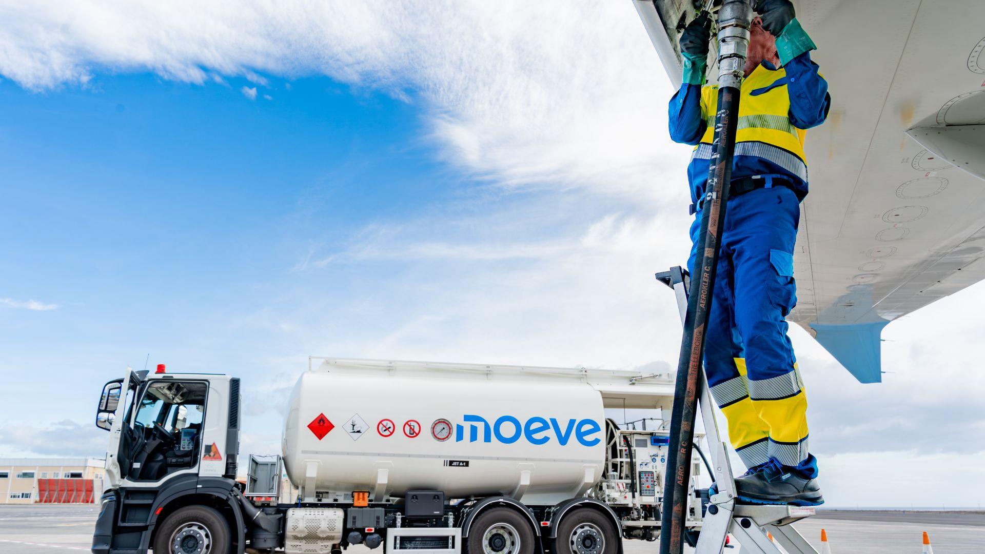 Moeve suministra combustible SAF a un avión
